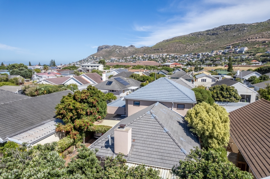 5 Bedroom Property for Sale in Fish Hoek Western Cape